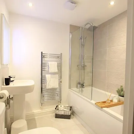 Cabot Mews 7 * Bristol